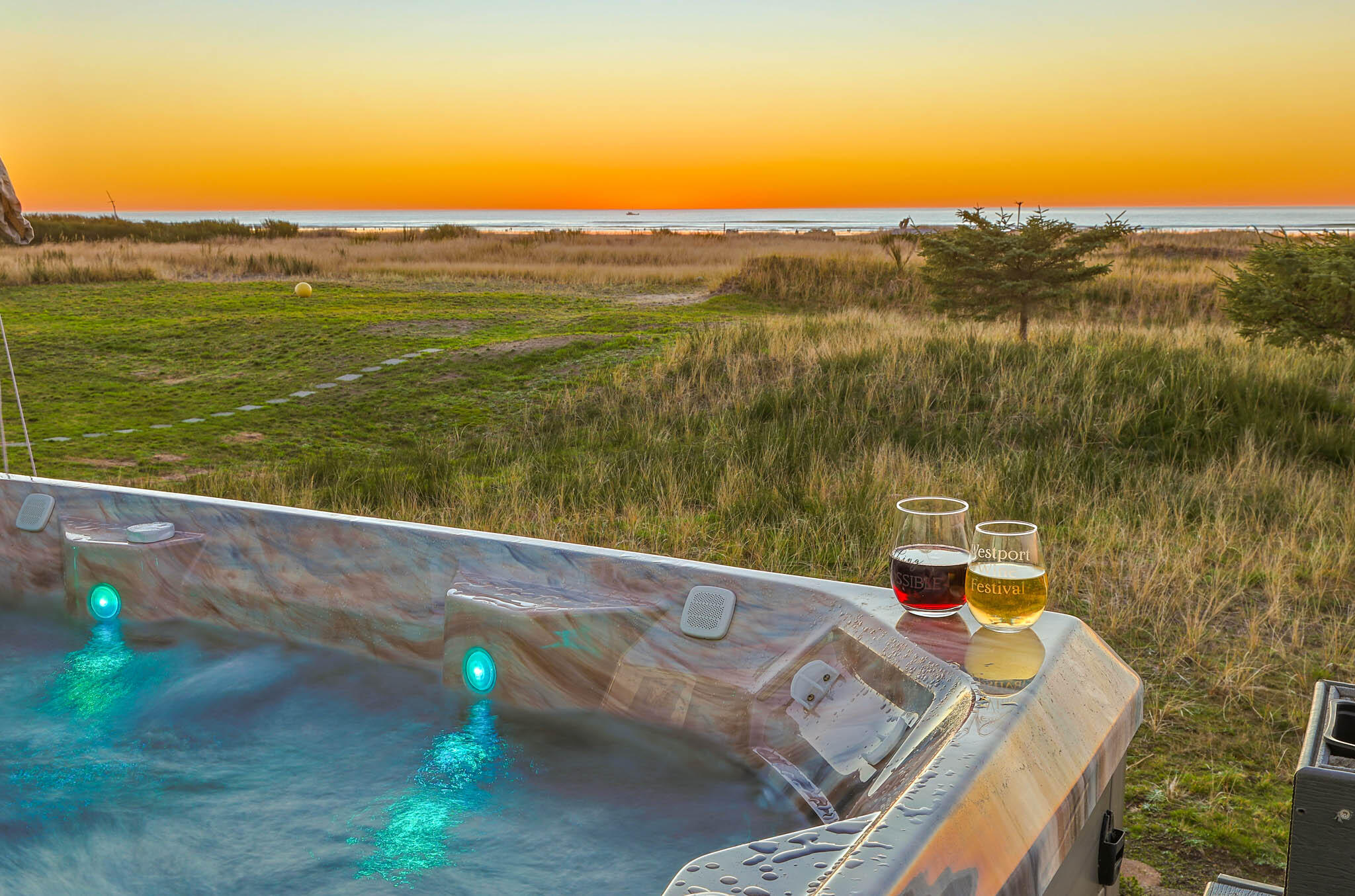 Hot tub overlooking the dunes